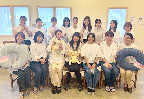 現役ママが多い沖縄子育て良品のスタッフたち