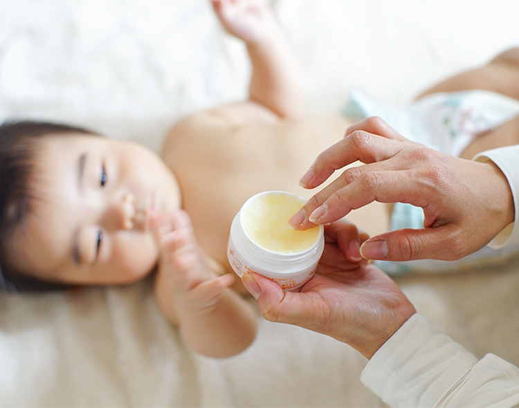 赤ちゃんの保湿クリームならみつろう保湿クリームで赤ちゃんにおすすめ
